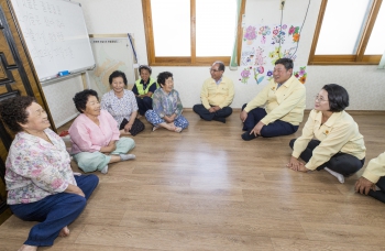 장기폭염에 따른 무더위 쉼터 위문 대표이미지