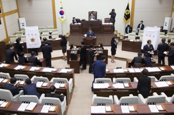 제269회 임시회 투표모습 대표이미지